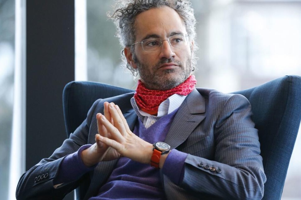 Alexander Caedmon Karp (nascido em 2 de outubro de 1967) é um empresário americano e cofundador e CEO da empresa de software Palantir Technologies . Ele começou sua carreira investindo em startups e ações e cofundou a Palantir com Peter Thiel em 2003.